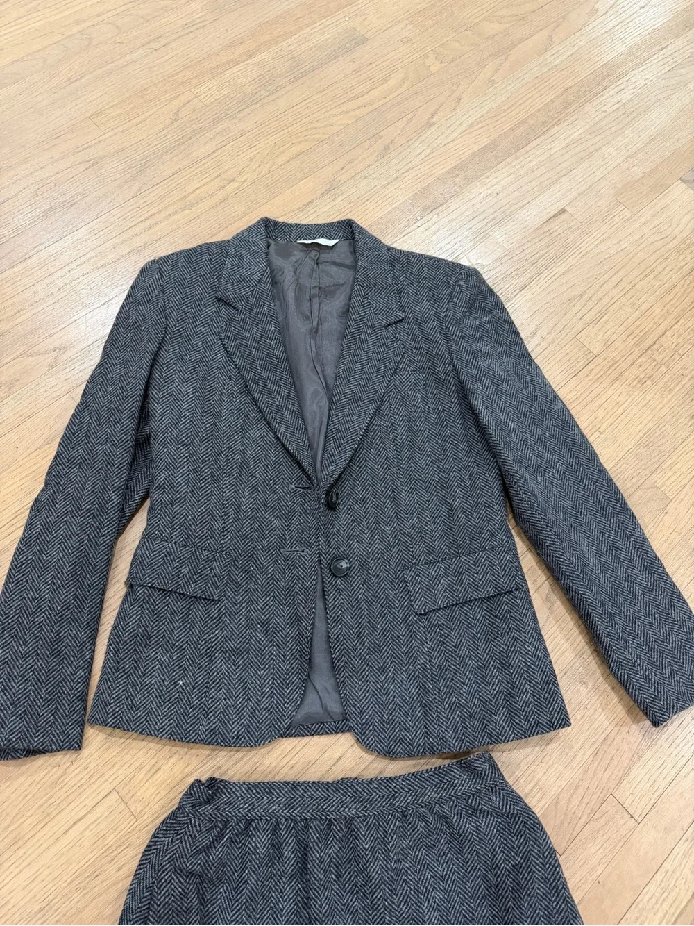 Vintage women’s wool blazer and pencil skirt size small